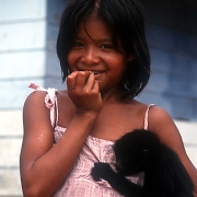 Südamerika, Peru, Indiomädchen am Rio Madre de Dios